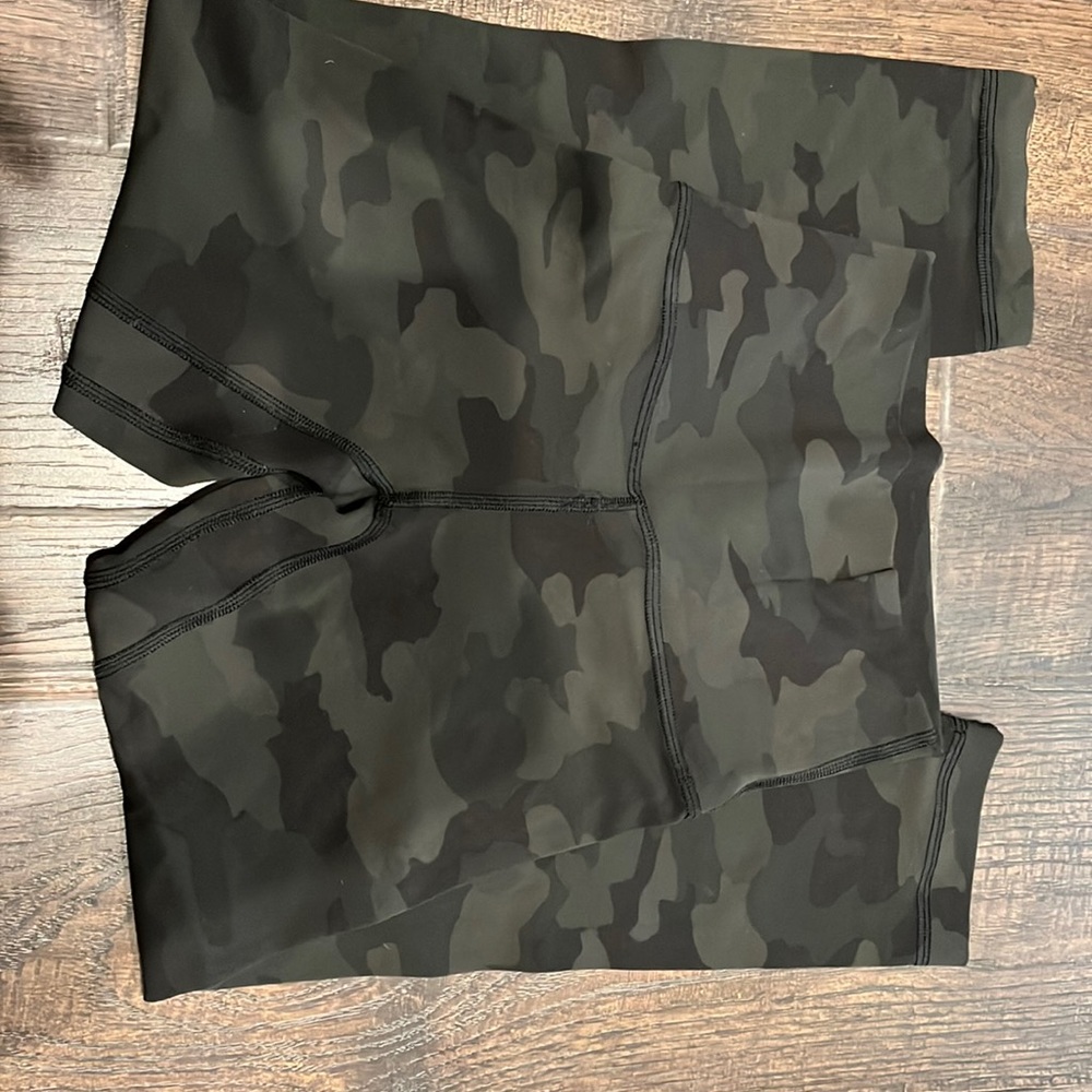 Lululemon Camo Green/Black size 0